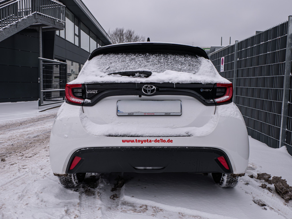 Fahrzeugansicht TOYOTA Yaris 1.5 Hybrid Teamplayer - Bild 32