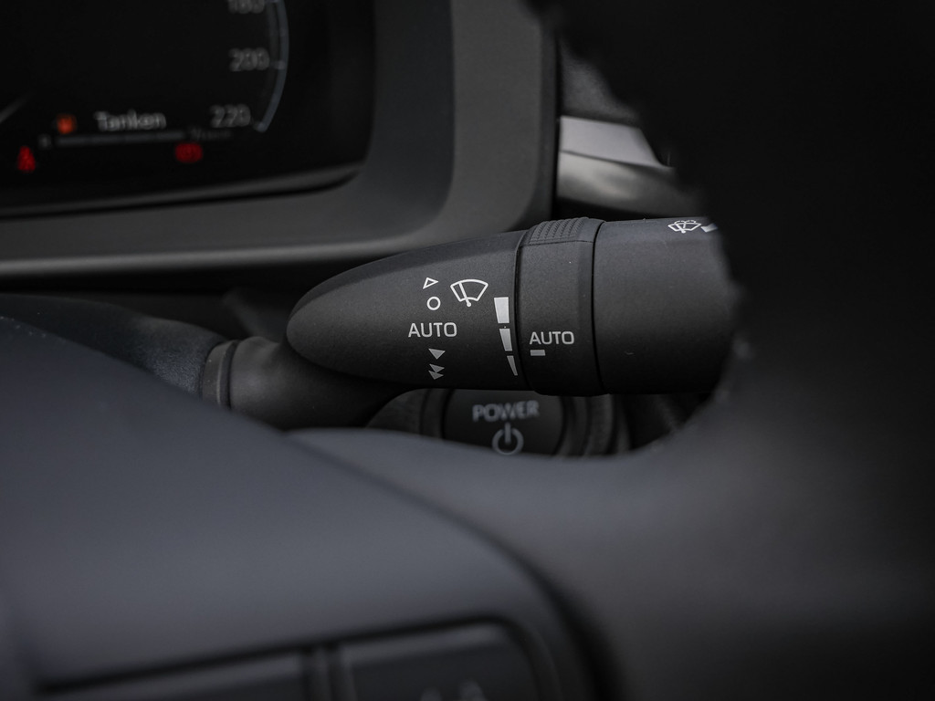 Fahrzeugansicht TOYOTA C-HR 1.8 Hybrid FWD Teamplayer - Bild 28