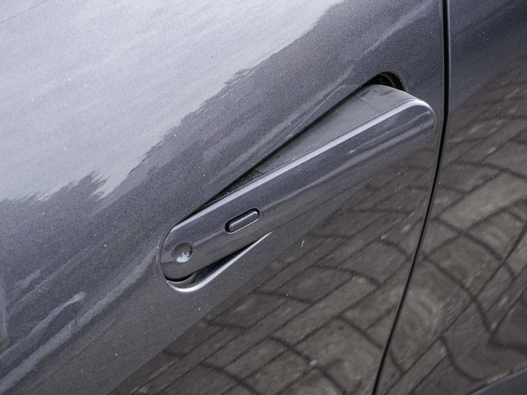 Fahrzeugansicht TOYOTA C-HR 1.8 Hybrid FWD Teamplayer - Bild 2