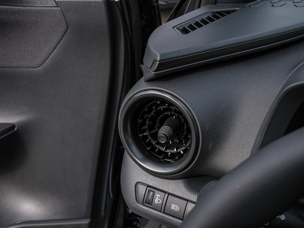 Fahrzeugansicht TOYOTA C-HR 1.8 Hybrid FWD Teamplayer - Bild 32