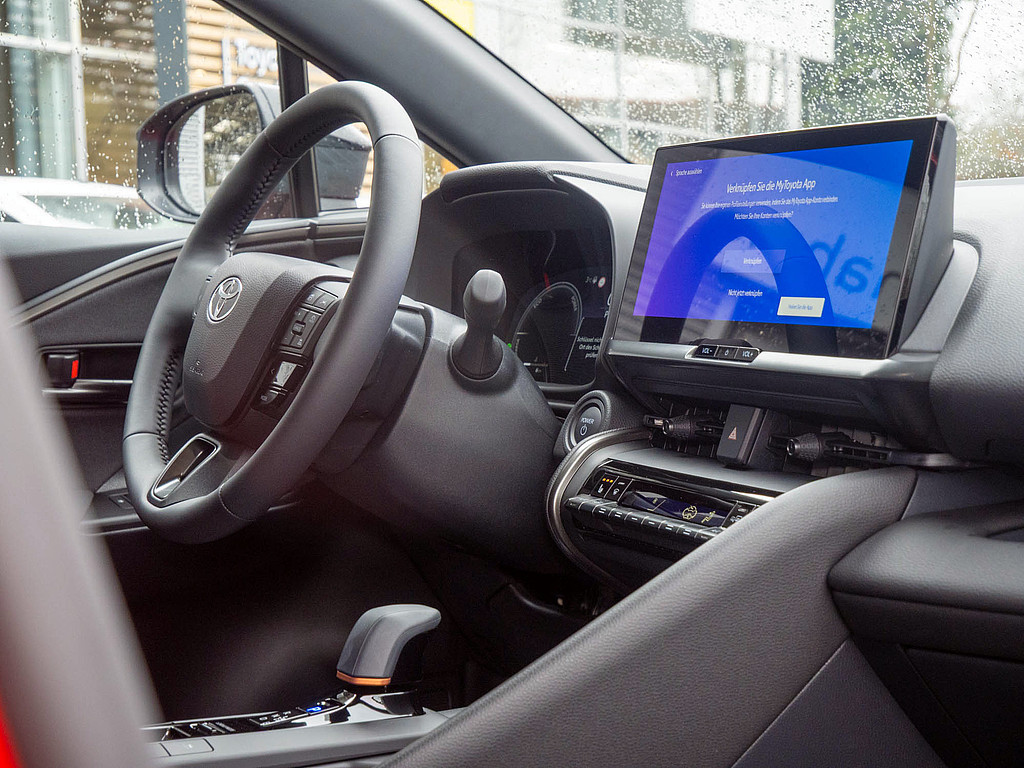Fahrzeugansicht TOYOTA C-HR 1.8 Hybrid Teamplayer - Bild 2