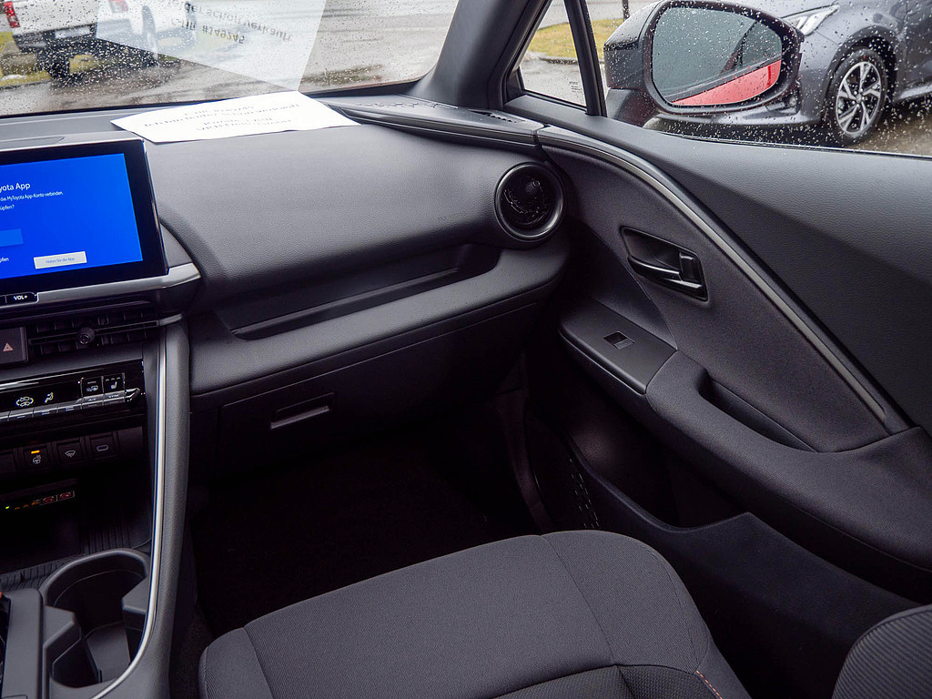 Fahrzeugansicht TOYOTA C-HR 1.8 Hybrid Teamplayer - Bild 6