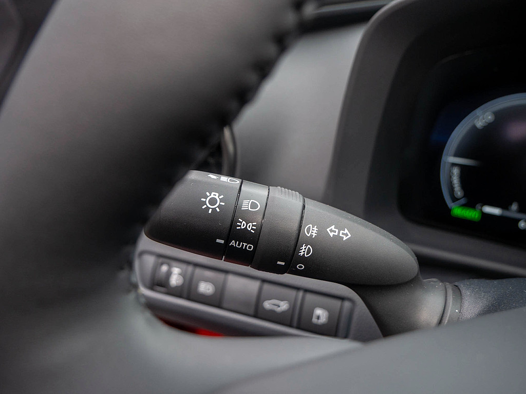 Fahrzeugansicht TOYOTA C-HR 1.8 Hybrid Teamplayer - Bild 30