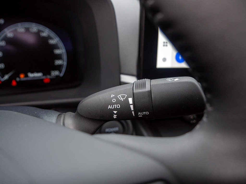 Fahrzeugansicht TOYOTA C-HR 1.8 Hybrid Teamplayer - Bild 31