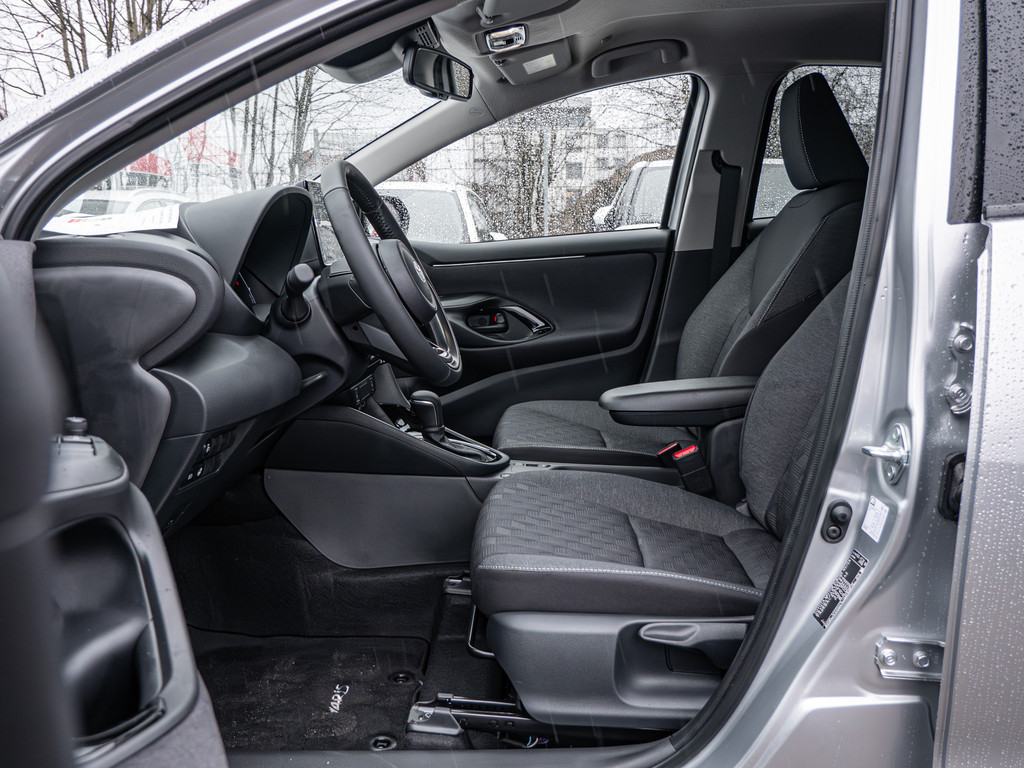 Fahrzeugansicht TOYOTA Yaris Hybrid 1.5 VVT-i Teamplayer - Bild 2