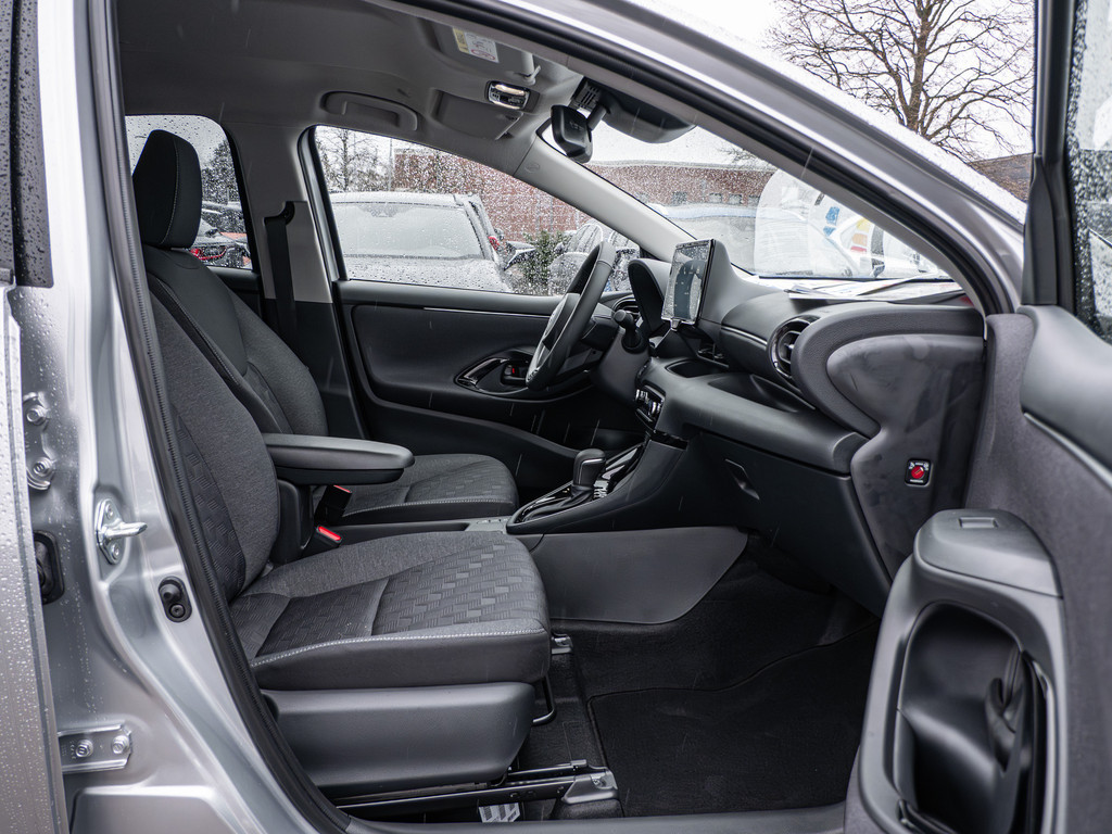 Fahrzeugansicht TOYOTA Yaris Hybrid 1.5 VVT-i Teamplayer - Bild 3