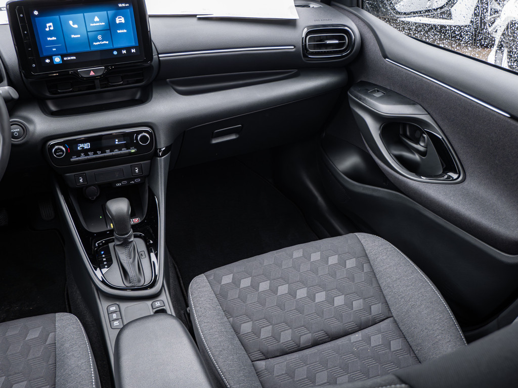 Fahrzeugansicht TOYOTA Yaris Hybrid 1.5 VVT-i Teamplayer - Bild 7