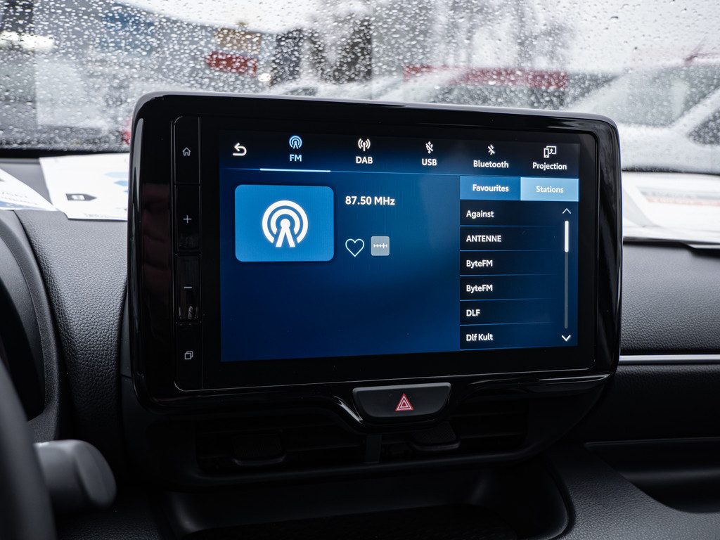 Fahrzeugansicht TOYOTA Yaris Hybrid 1.5 VVT-i Teamplayer - Bild 10