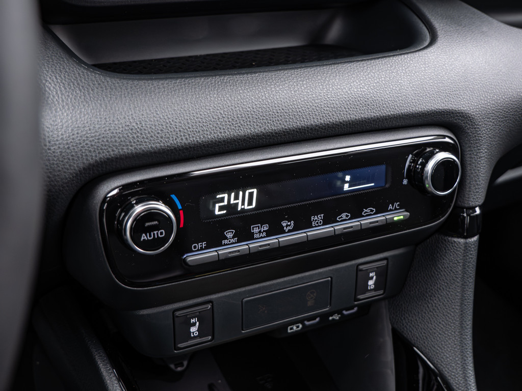 Fahrzeugansicht TOYOTA Yaris Hybrid 1.5 VVT-i Teamplayer - Bild 14