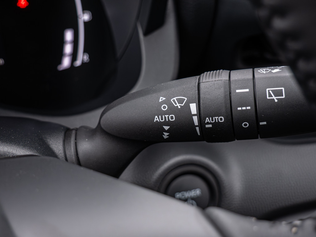 Fahrzeugansicht TOYOTA Yaris Hybrid 1.5 VVT-i Teamplayer - Bild 22