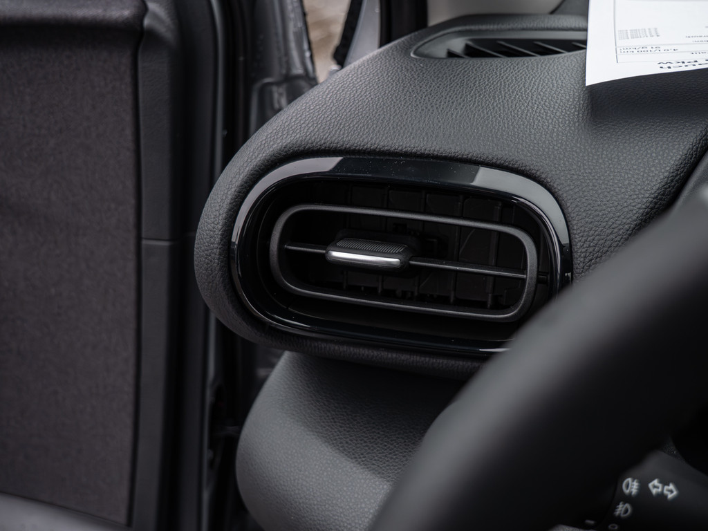 Fahrzeugansicht TOYOTA Yaris Hybrid 1.5 VVT-i Teamplayer - Bild 28