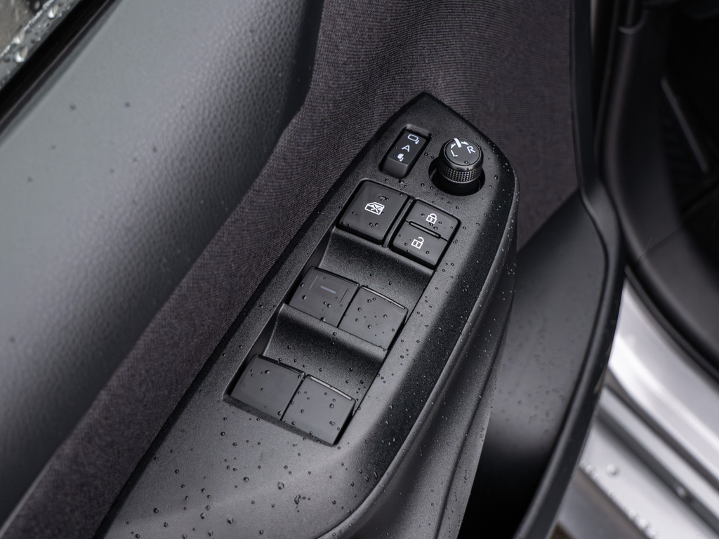 Fahrzeugansicht TOYOTA Yaris Hybrid 1.5 VVT-i Teamplayer - Bild 33