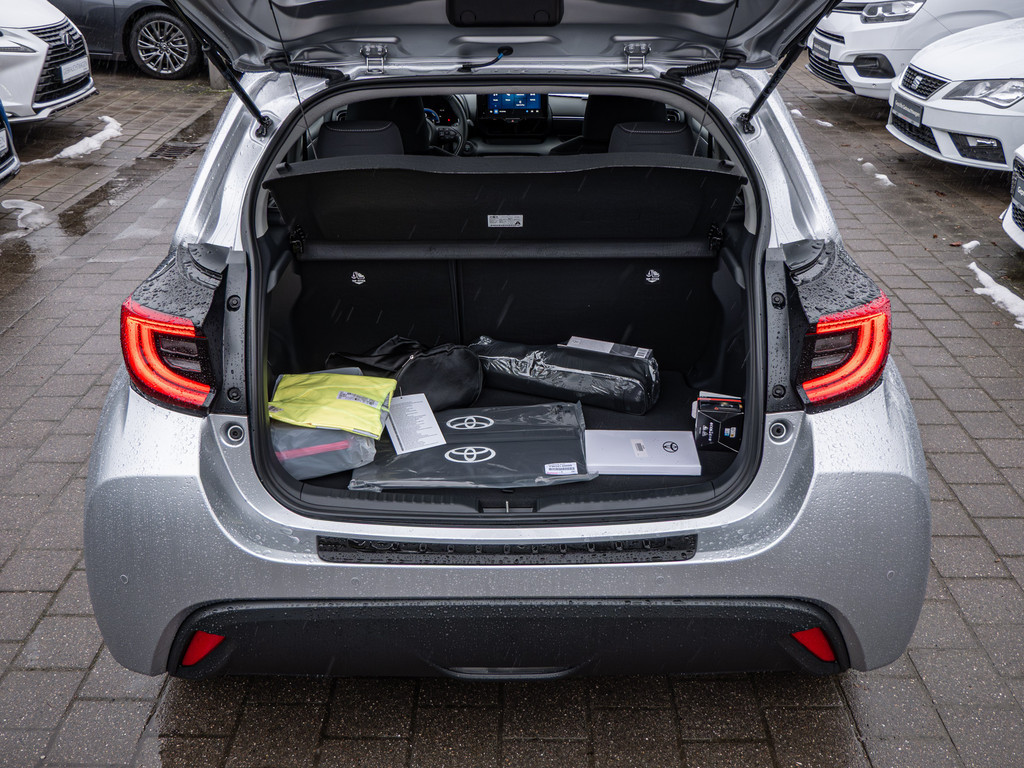 Fahrzeugansicht TOYOTA Yaris 1.5 Hybrid Teamplayer - Bild 8