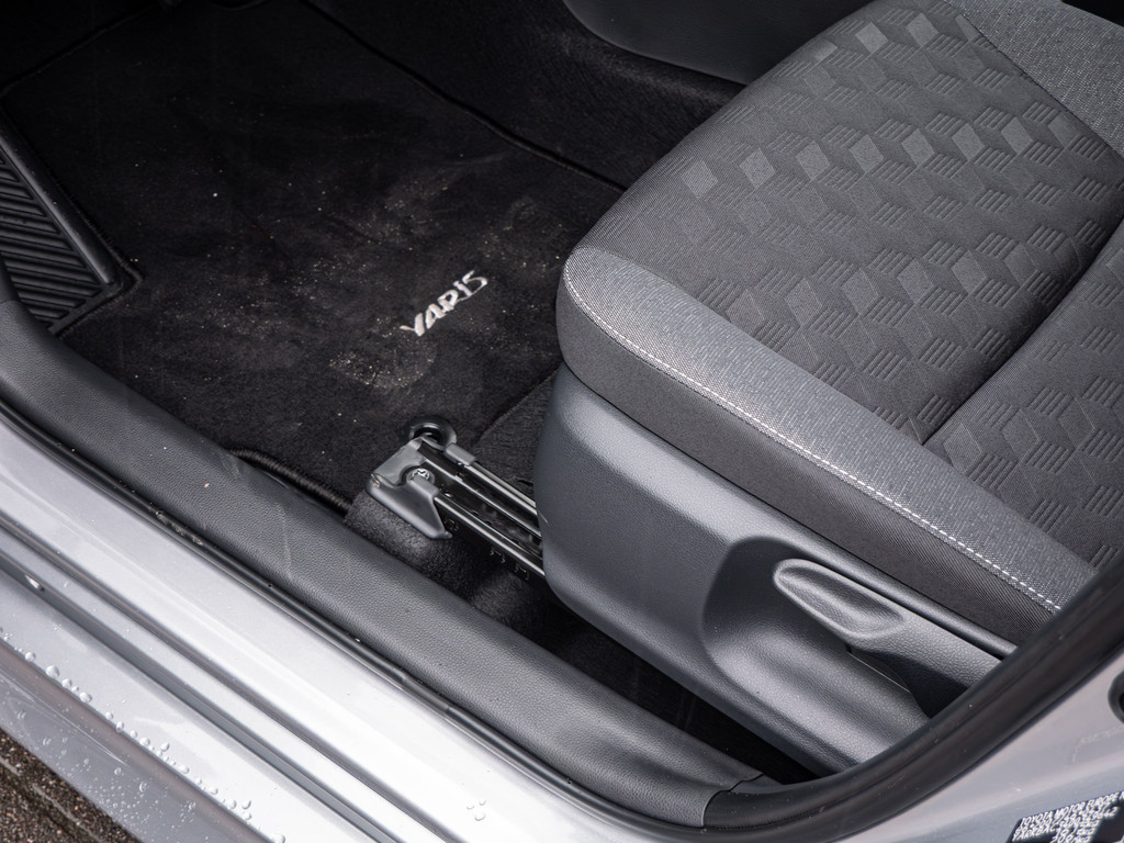 Fahrzeugansicht TOYOTA Yaris 1.5 Hybrid Teamplayer - Bild 31