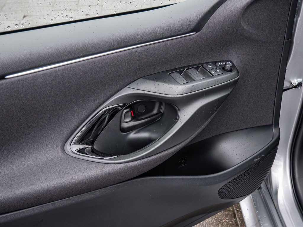 Fahrzeugansicht TOYOTA Yaris 1.5 Hybrid Teamplayer - Bild 32