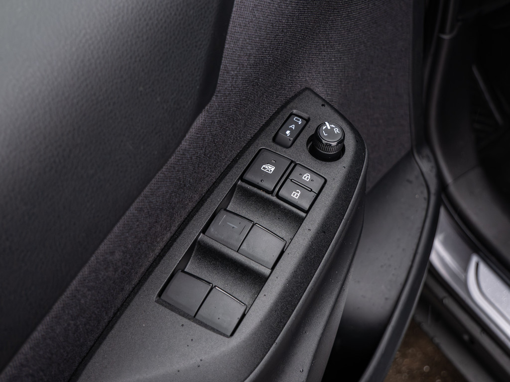 Fahrzeugansicht TOYOTA Yaris Cross Hybrid 1.5 VVT-i Team D - Bild 35