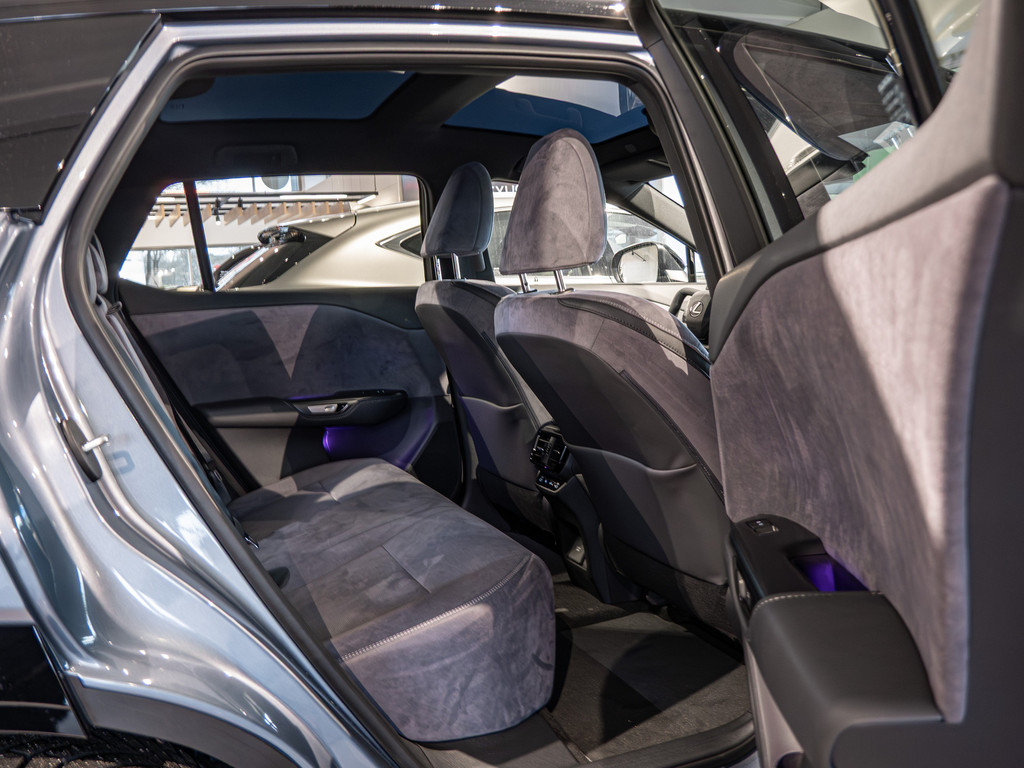 Fahrzeugansicht LEXUS RZ 500 e DIRECT4 Luxury - Bild 2