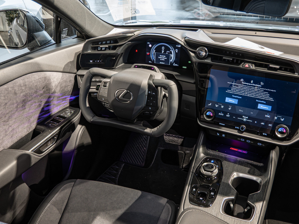 Fahrzeugansicht LEXUS RZ 500 e DIRECT4 Luxury - Bild 4