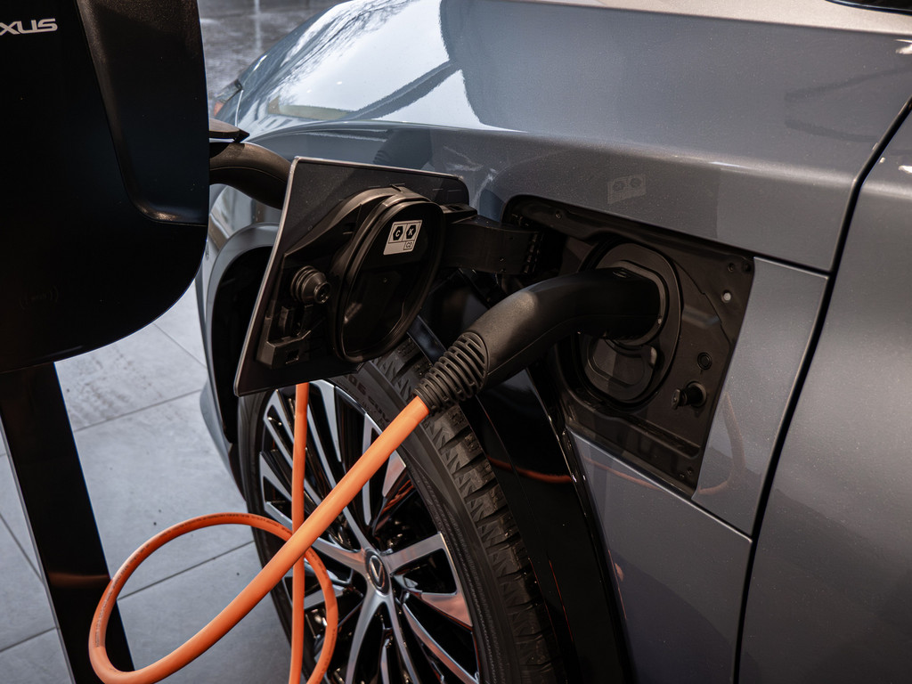 Fahrzeugansicht LEXUS RZ 500 e DIRECT4 Luxury - Bild 9