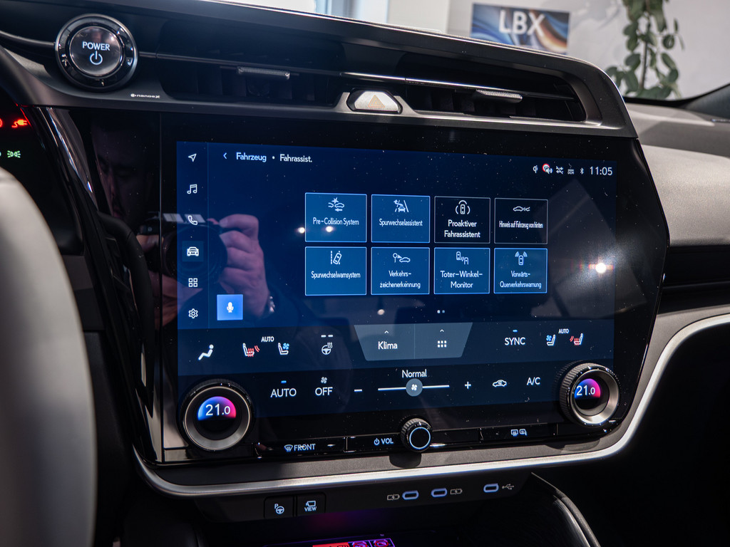 Fahrzeugansicht LEXUS RZ 500 e DIRECT4 Luxury - Bild 16