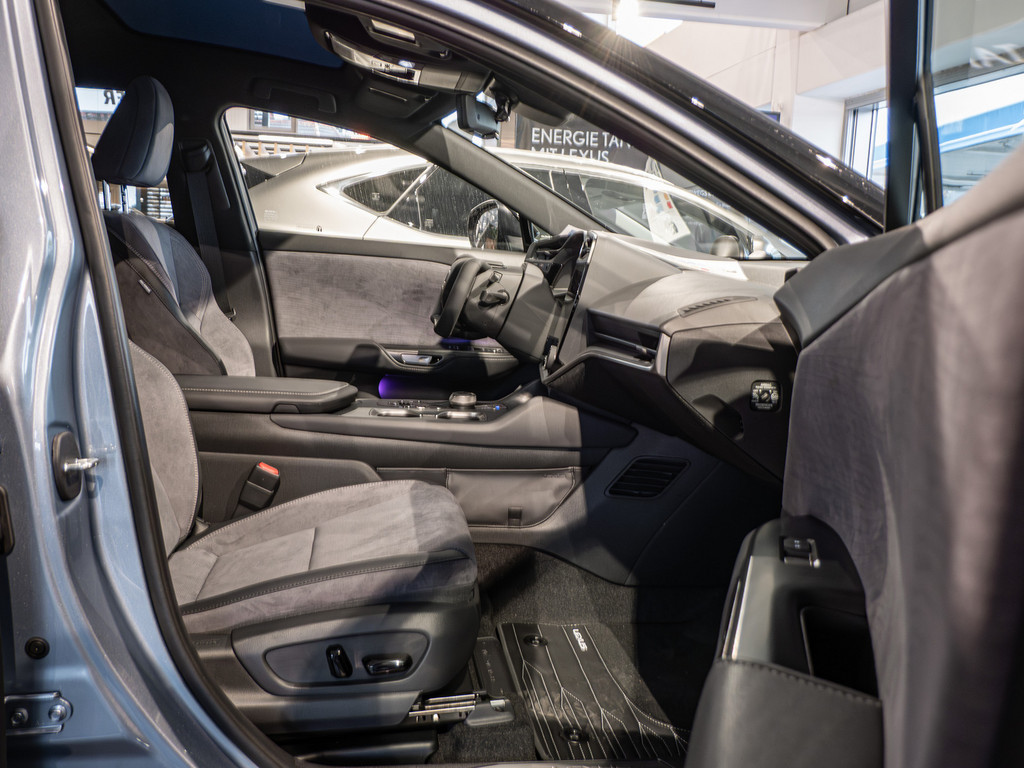 Fahrzeugansicht LEXUS RZ 500 e DIRECT4 Luxury - Bild 37