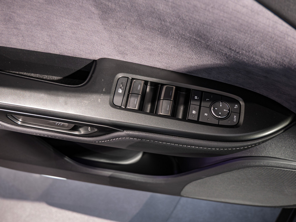 Fahrzeugansicht LEXUS RZ 500 e Luxury - Bild 31