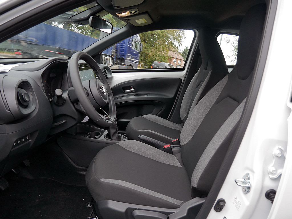 Fahrzeugansicht TOYOTA Aygo X 1.0 Play - Bild 5