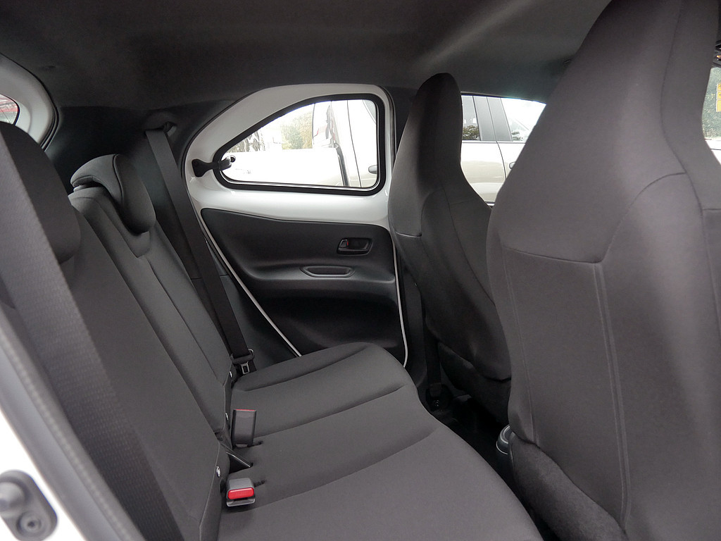 Fahrzeugansicht TOYOTA Aygo X 1.0 Play - Bild 29