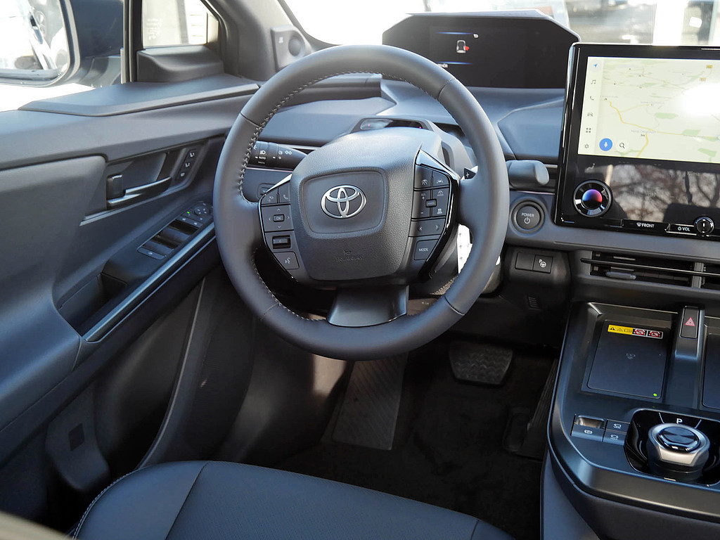 Fahrzeugansicht TOYOTA bZ4X AWD Lounge - Bild 3
