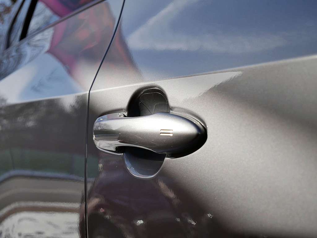 Fahrzeugansicht TOYOTA bZ4X AWD Lounge - Bild 5