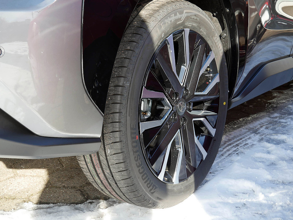 Fahrzeugansicht TOYOTA bZ4X AWD Lounge - Bild 6