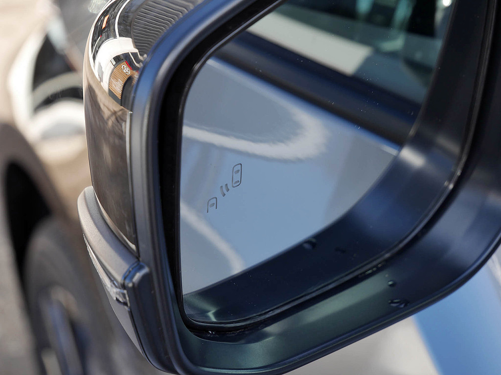 Fahrzeugansicht TOYOTA bZ4X AWD Lounge - Bild 11