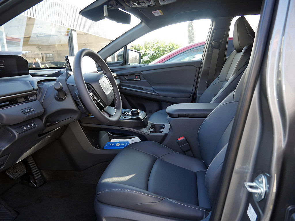 Fahrzeugansicht TOYOTA bZ4X AWD Lounge - Bild 13