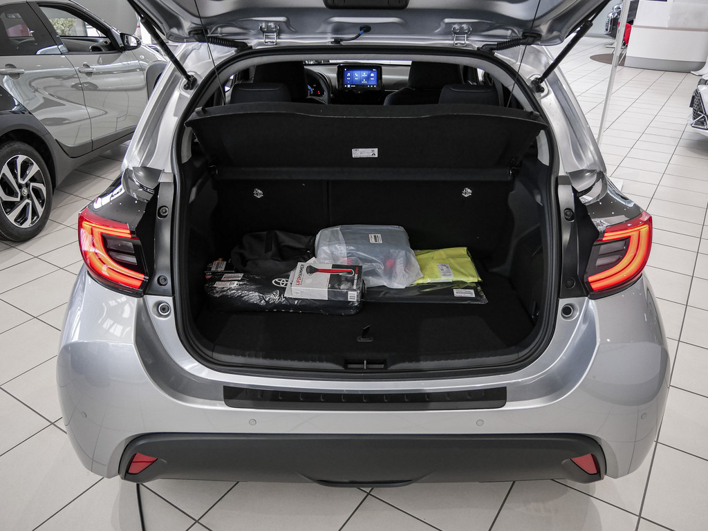 Fahrzeugansicht TOYOTA Yaris 1.5 Hybrid Teamplayer - Bild 5
