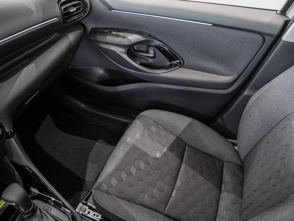 Fahrzeugansicht TOYOTA Yaris 1.5 Hybrid Teamplayer - Bild 21