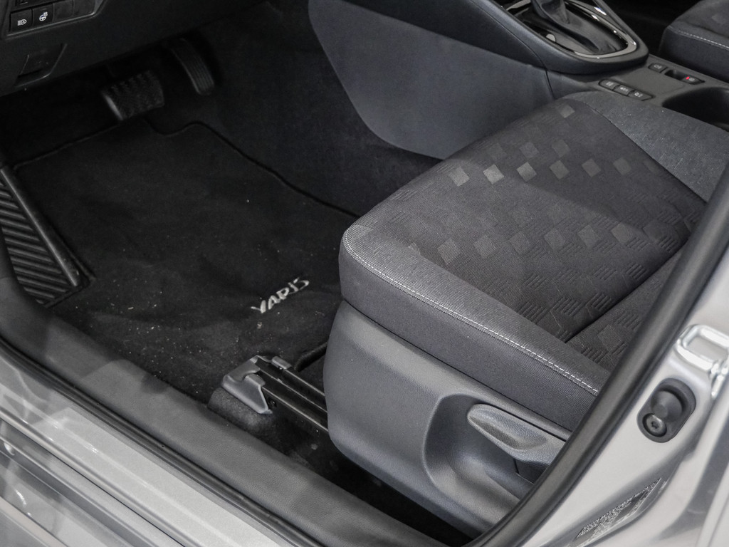 Fahrzeugansicht TOYOTA Yaris 1.5 Hybrid Teamplayer - Bild 33