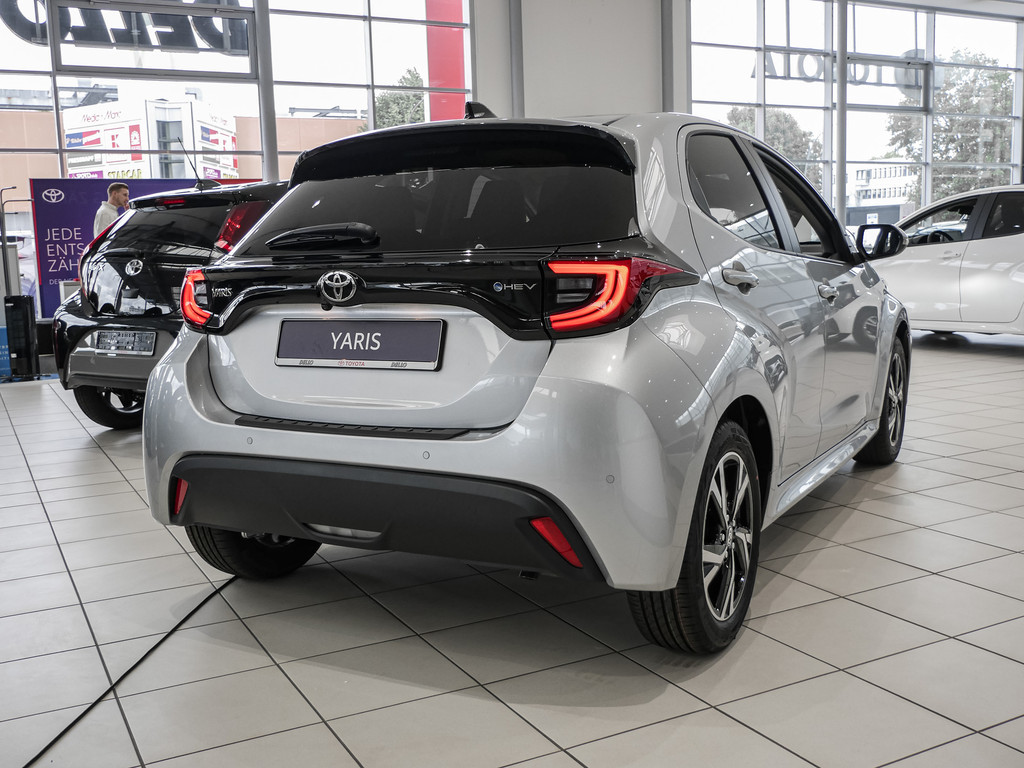 Fahrzeugansicht TOYOTA Yaris 1.5 Hybrid Teamplayer - Bild 36
