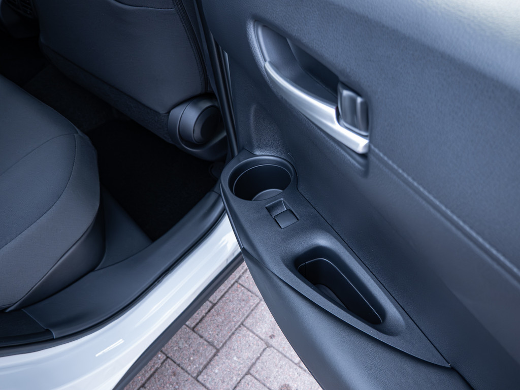 Fahrzeugansicht TOYOTA Corolla Cross 2.0 Hybrid FWD Team Deutschland - Bild 2