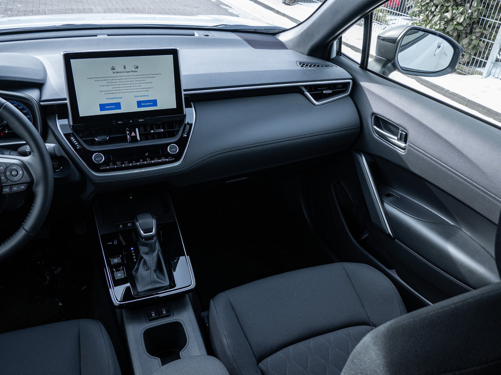 Fahrzeugansicht TOYOTA Corolla Cross 2.0 Hybrid FWD Team Deutschland - Bild 5