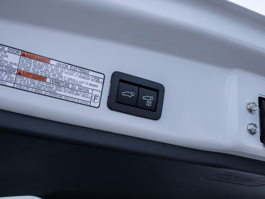 Fahrzeugansicht TOYOTA Corolla Cross 2.0 Hybrid FWD Team Deutschland - Bild 7