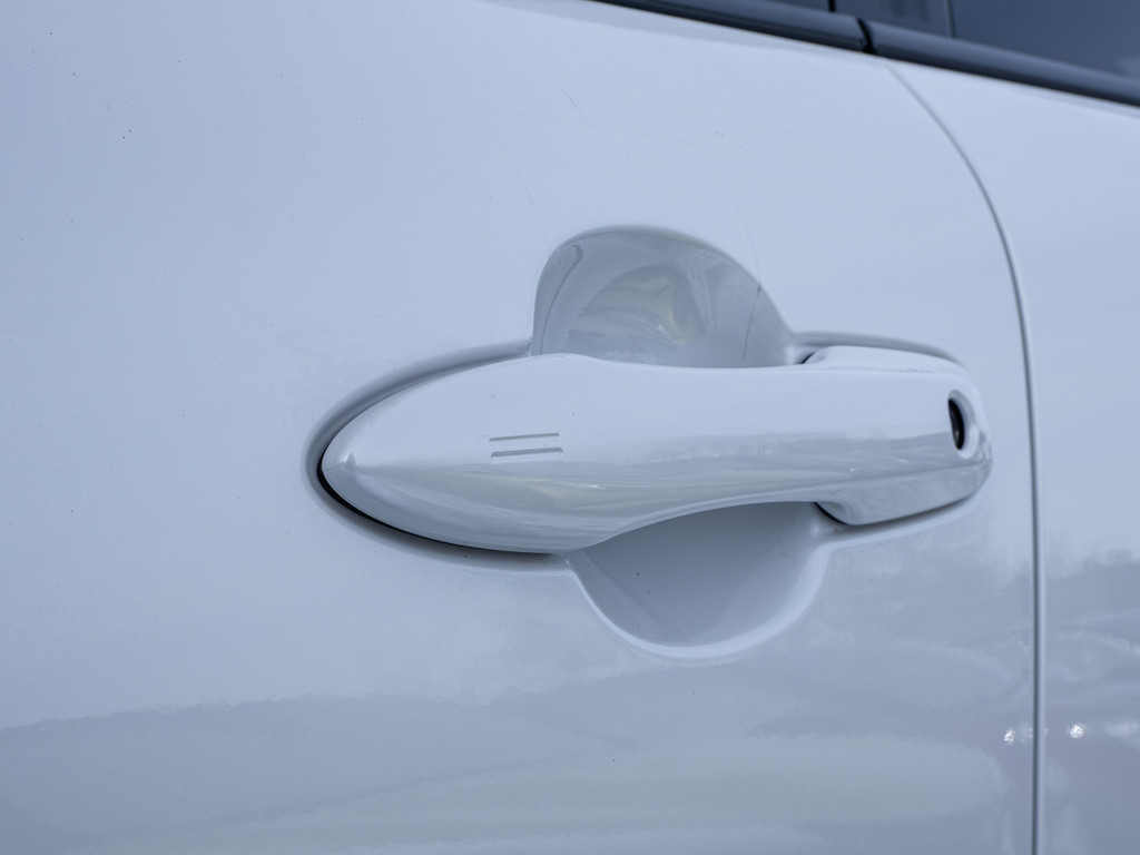 Fahrzeugansicht TOYOTA Corolla Cross 2.0 Hybrid FWD Team Deutschland - Bild 9