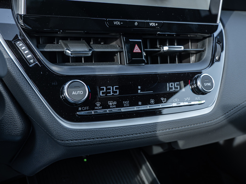 Fahrzeugansicht TOYOTA Corolla Cross 2.0 Hybrid FWD Team Deutschland - Bild 17