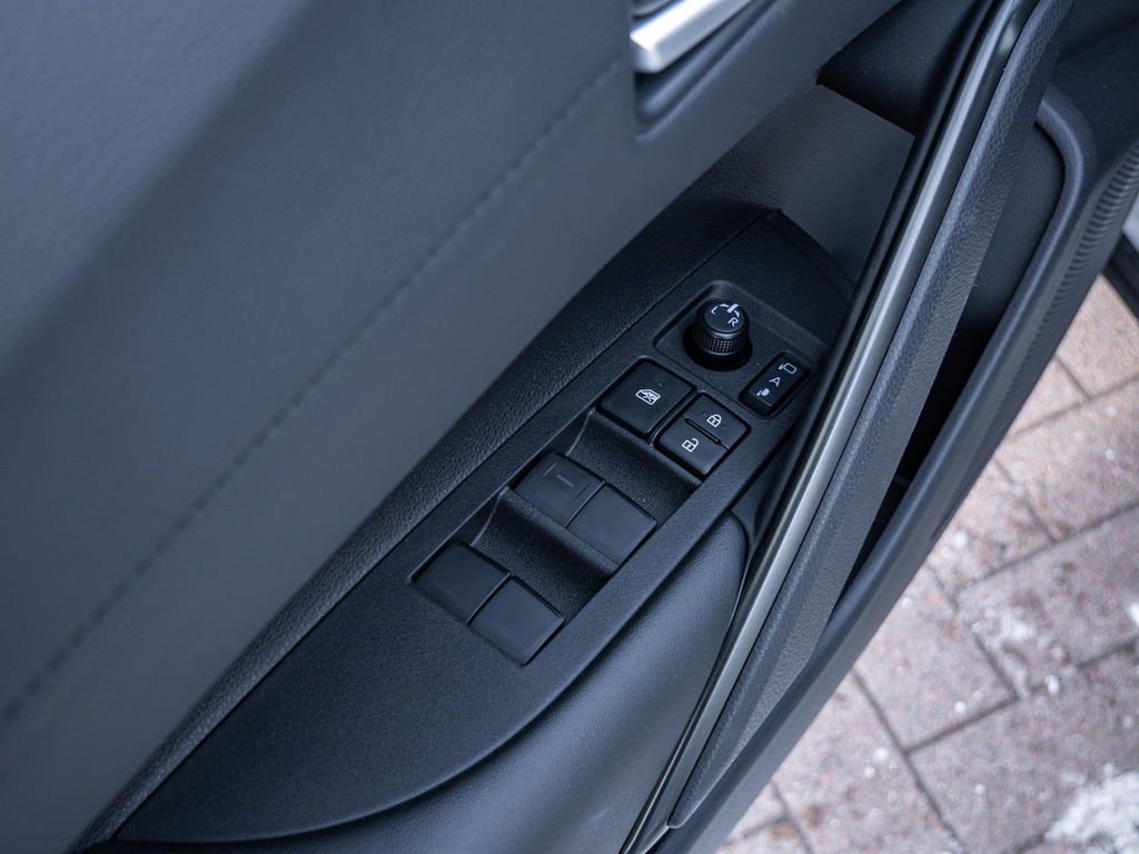 Fahrzeugansicht TOYOTA Corolla Cross 2.0 Hybrid FWD Team Deutschland - Bild 35