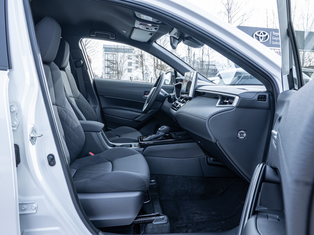 Fahrzeugansicht TOYOTA Corolla Cross 2.0 Hybrid FWD Team Deutschland - Bild 41