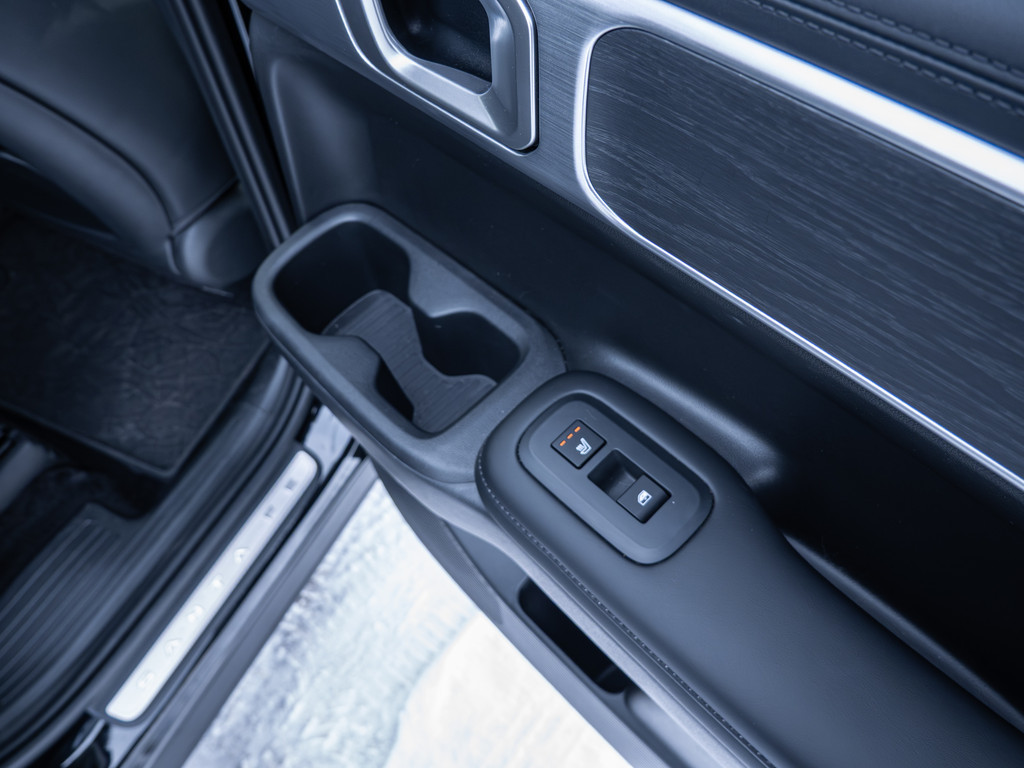 Fahrzeugansicht HYUNDAI Santa Fe 1.6 T-GDI Hybrid 158 kW 4WD Signature - Bild 2