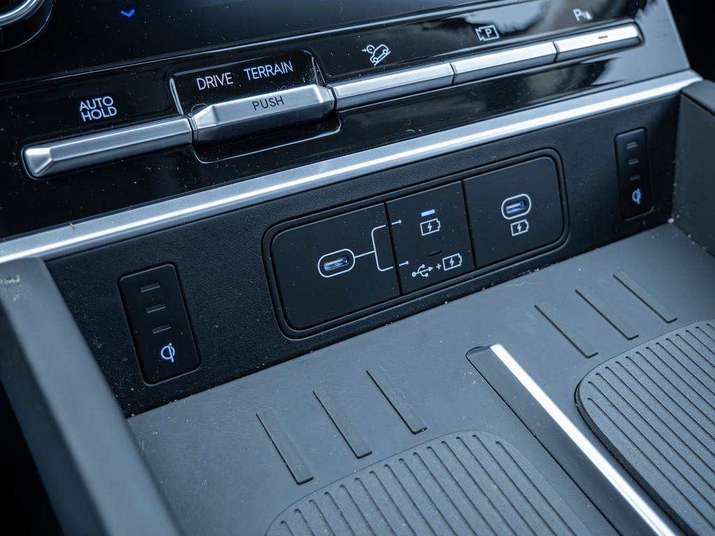 Fahrzeugansicht HYUNDAI Santa Fe 1.6 T-GDI Hybrid 158 kW 4WD Signature - Bild 21