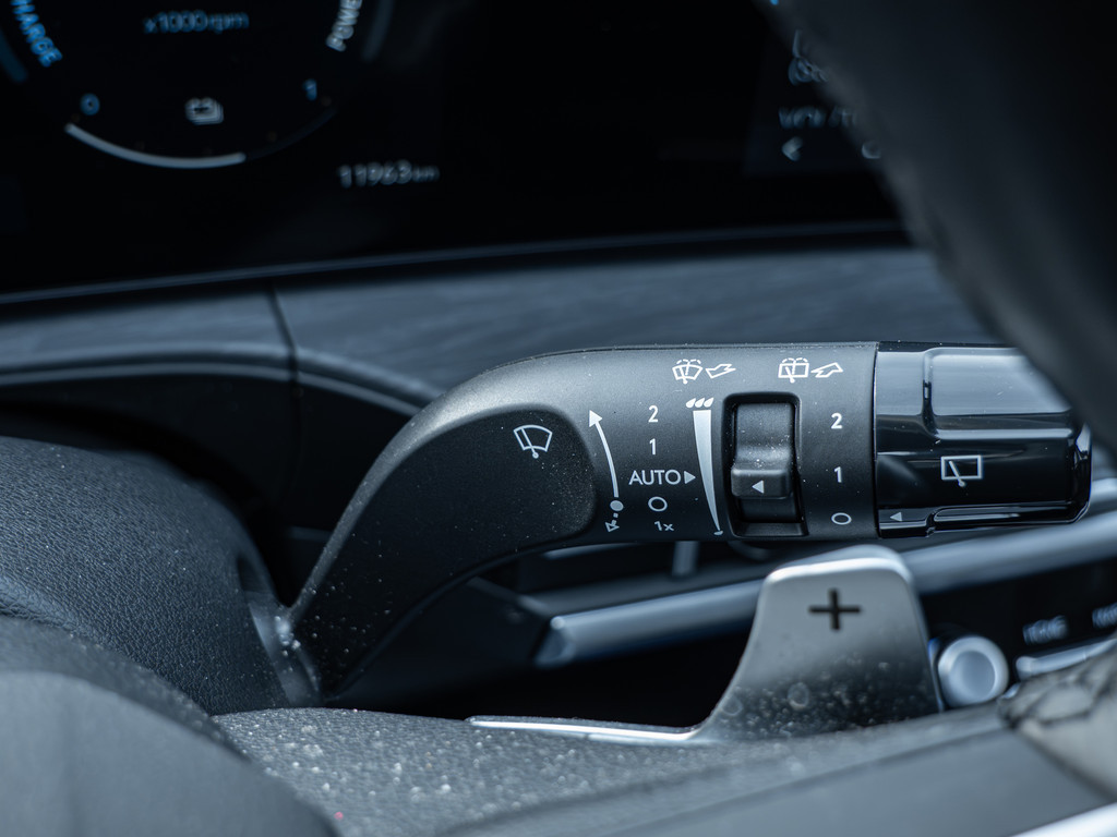 Fahrzeugansicht HYUNDAI Santa Fe 1.6 T-GDI Hybrid 158 kW 4WD Signature - Bild 29