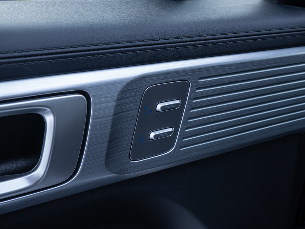 Fahrzeugansicht HYUNDAI Santa Fe 1.6 T-GDI Hybrid 158 kW 4WD Signature - Bild 40