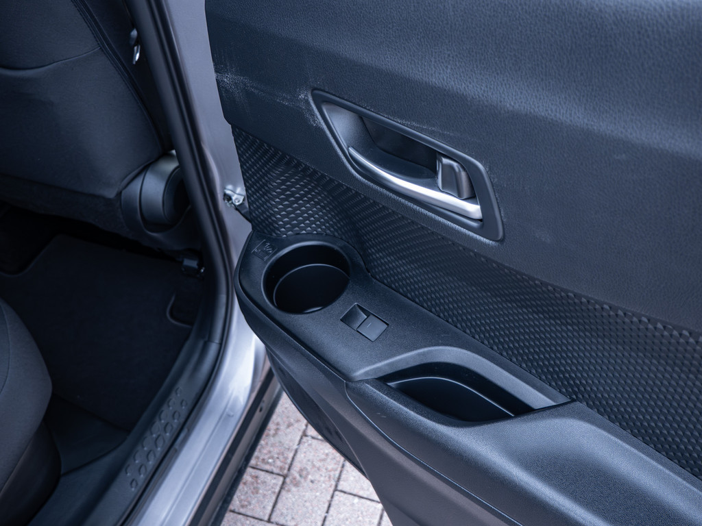 Fahrzeugansicht TOYOTA C-HR 2.0 Hybrid Team D - Bild 7