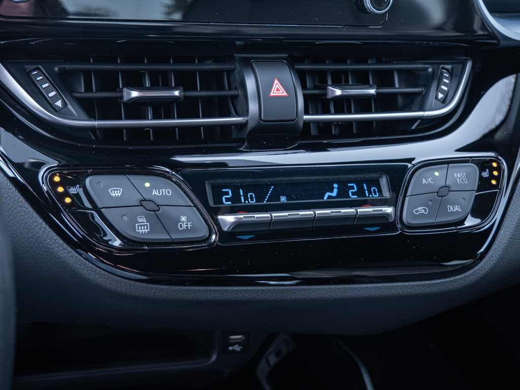 Fahrzeugansicht TOYOTA C-HR 2.0 Hybrid Team D - Bild 18